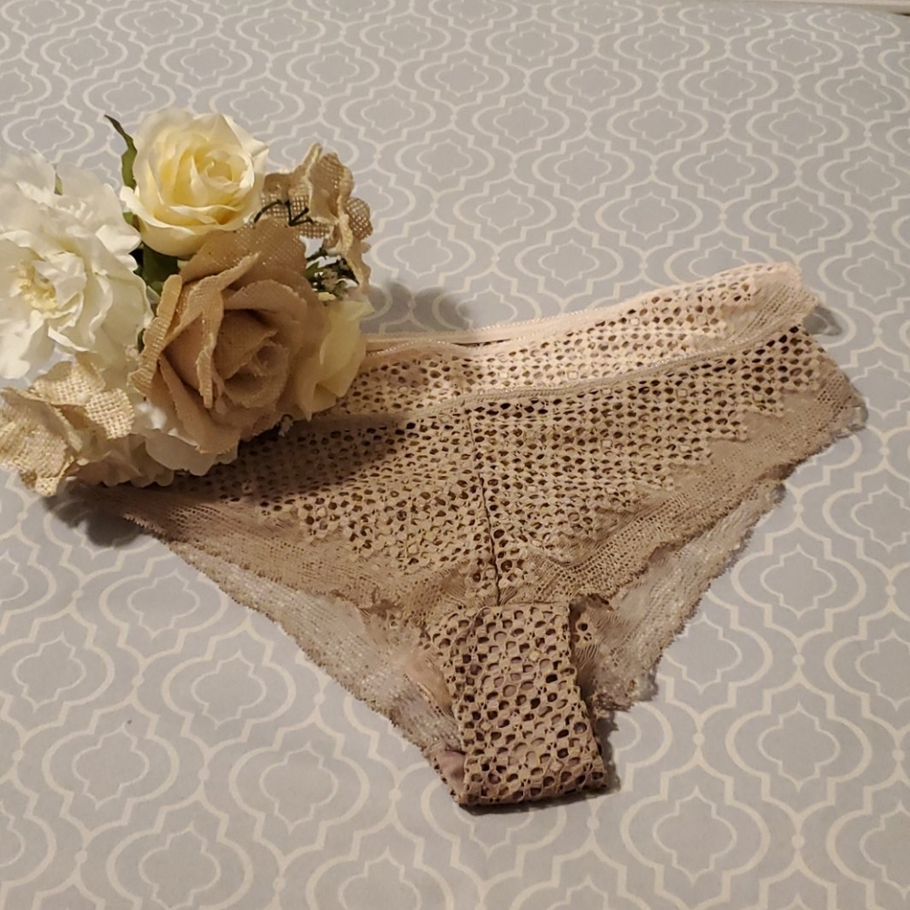 Lace Tanga NWOT
